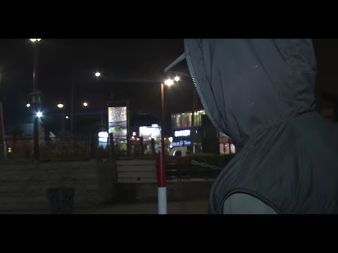 شاهد قصة مؤلمة لقاصر مغربي حاول إعالة عائلته