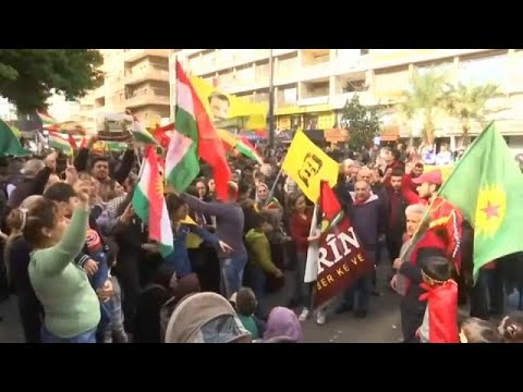 شاهد مظاهرات للأكراد أمام السفارة الروسية في بيروت