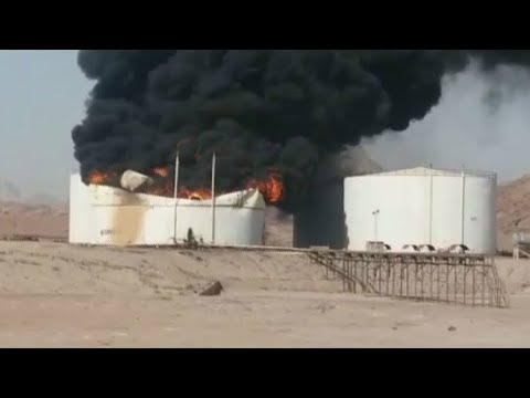 حريق في مخزن مواد نفطية في ميناء بندر عباس جنوب إيران