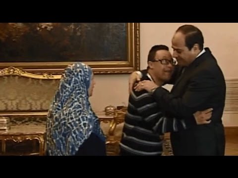 السيسي يكرّم امرأة مصرية تنكرت بزي الرجال 42 عامًا