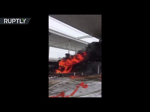 شاهد حريق ضخم بقطار سريع في الصين