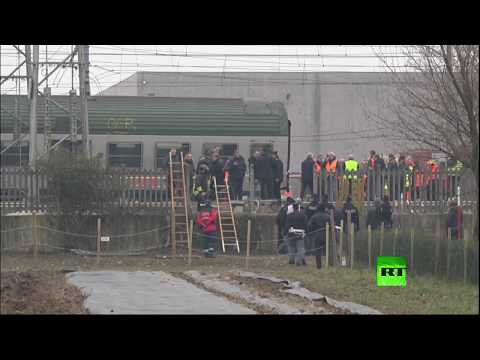 شاهد لقطات من مكان خروج قطار عن القضبان قرب ميلان الإيطالية