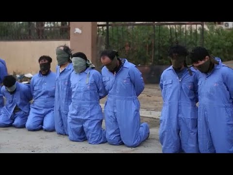 بالفيديو مشاهد صعبة لإعدام جماعي في ليبيا