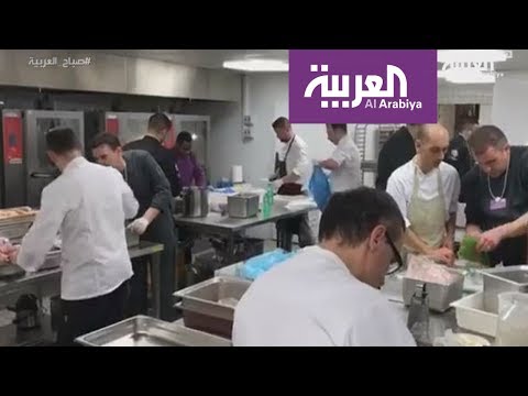 بالفيديو ضيوف دافوس التهموا السمبوسة السعودية