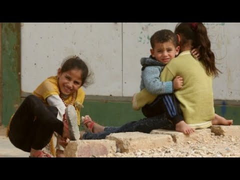 شاهد لاجئون سوريون يعودون إلى الوطن