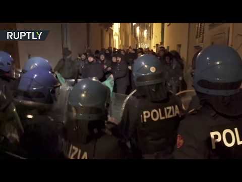 الشرطة توقف مسيرة لمناهضي النازية بشكل عنيف