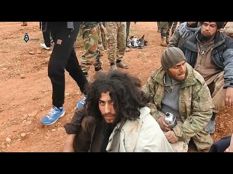 شاهد المئات من قوات داعش يسلمون أنفسهم لقوات المعارضة السورية