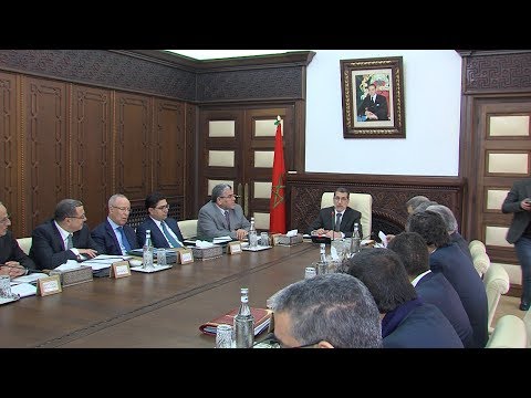 شاهد العثماني يشيد بجهود الموظفين الذين فكوا عزلة المناطق التي حاصرتها الثلوج