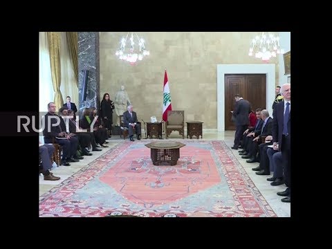 شاهد تيلرسون يضطر للانتظار في قصر بعبدا قبيل المباحثات مع عون