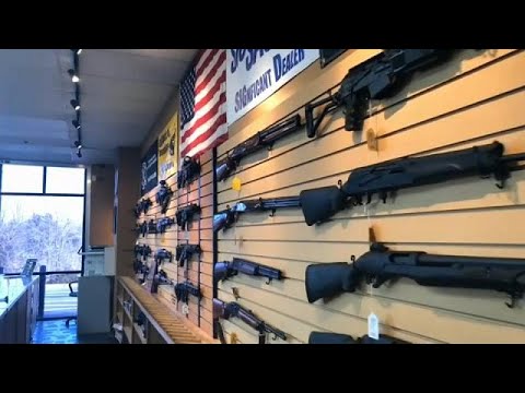 شاهد هجوم فلوريدا يثير الجدل مجددًا حول حيازة الأسلحة النارية في أميركا