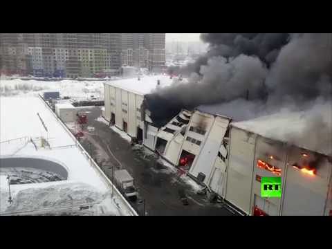 شاهد حريق ضخم في مستودع بضواحي موسكو