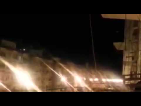 اليمنيون يحتفلون بقصف الحوثييين