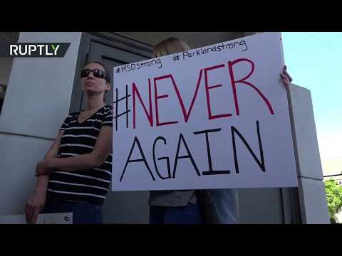 شاهد عودة المطالبات بتقييد حيازة السلاح في أميركا