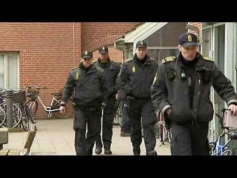 بالفيديو السلطات الدنماركية تشن حملة على مسكن منفذ هجومي كوبنهاغن