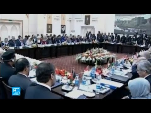 شاهد الحكومة الأفغانية تعرض محادثات سلام على حركة طالبان
