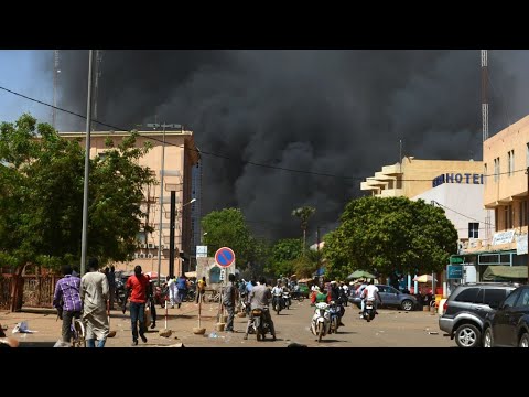 شاهد هجوم مستمر يستهدف السفارة والمعهد الفرنسيين في واغادوغو