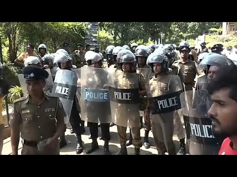 شاهد  إعلان الطوارئ في سريلانكا بسبب اشتباكات بين مسلمين وبوذيين