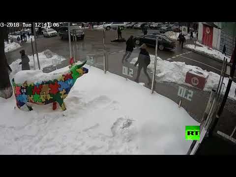 موكب الرئيس الأوكراني يدهس رجلًا مسنًا