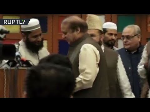 الاعتداء على رئيس وزراء بالحذاء