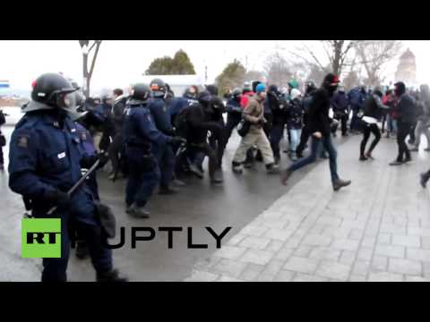 الشرطة تشتبك مع محتجين على سياسة التقشف في كيبك بالفيديو