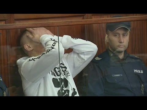 شاهد لحظة إعلان قاضٍ بولندي براءة رجل أمضى 18 عاماً في السجن