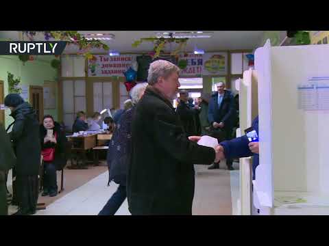 يافلينسكي يدلي بصوته في الانتخابات الرئاسية الروسية