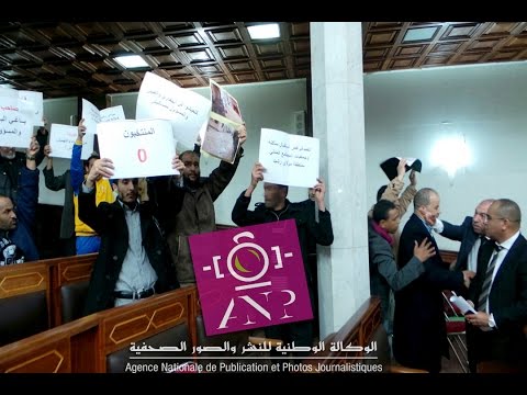 لافتات تندد بالتهميش والاقصاء الذي طال منطقتهم من المجلس