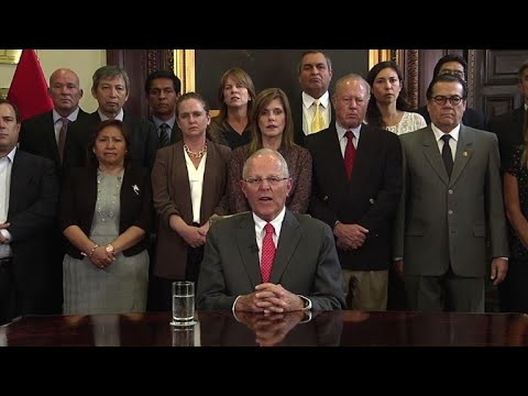 شاهد رئيس البيرو يعلن استقالته قبل التصويت على عزله في مجلس النواب