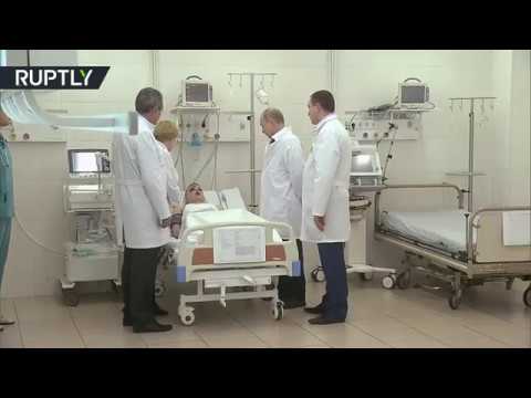 شاهد بوتين يزور مصابي حريق كيميروفو في المستشفى