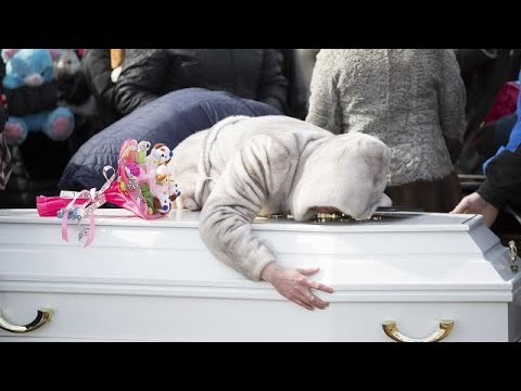 شاهد الحزن يخيم على أهالي ضحايا الحريق