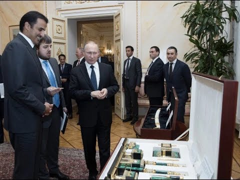 بوتين يهدي أمير قطر مجسمًا لـ الكعبة الشريفة