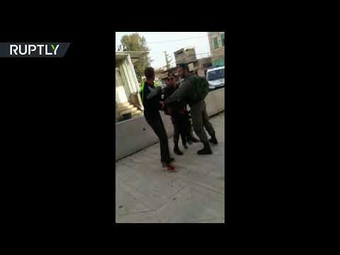 شاهد  إسرائيليون يواجهون طفلًا عمره 3 سنوات