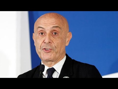 شاهد إيطاليا تعتقل خمسة أشخاص