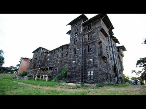 شاهد أضخم بناء خشبي في أوروبا يتعرض لخطر للإنهيار