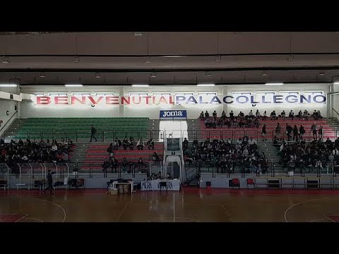 شاهد ألفيّ شخص يتنافسون على 5 وظائف في ملعب لكرة السلة