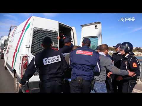عشرات المعطلين المكفوفين يعتصمون وسط قنطرة الحسن الثاني