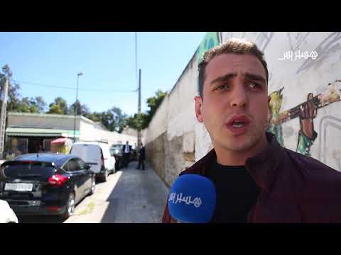 شاهد سائقو التاكسيات في الرباط يحتجون أمام إذاعة هيت راديو