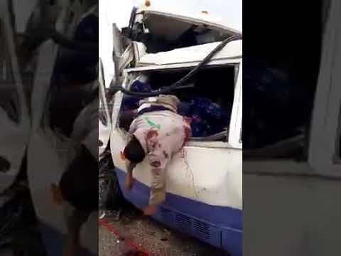 شاهد اللحظات الأولى لحادث السير المروع