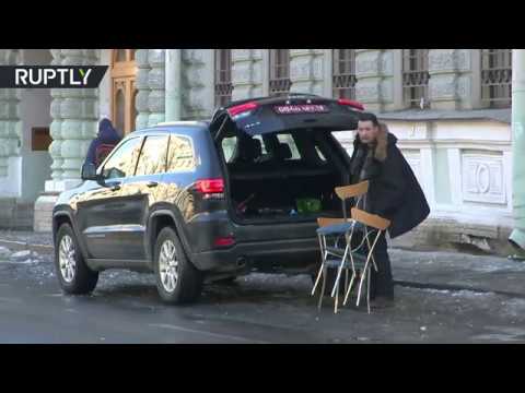 شاهد الإصبع الوسطى تختصر السلوك الأميركي