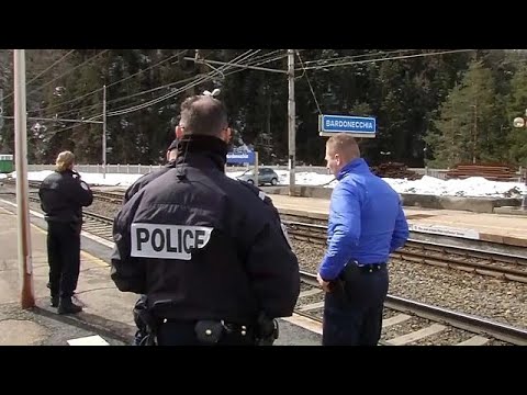 شاهد إيطاليا تحقق في عمل ضباط جمارك فرنسيين