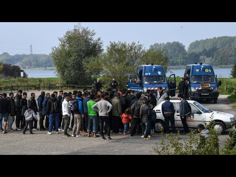 جرحى في صدامات عنيفة بين مهاجرين في مخيم كاليه