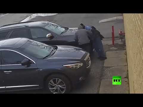 شاهد كيف أنقذ رجل في الـ 85 من عمره أخيه الأصغر