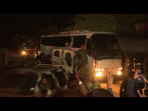 بدء خروج مقاتلي  داعش  من دوما