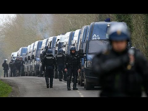 بالفيديو اشتباكات بين الشرطة الفرنسية ومحتجين