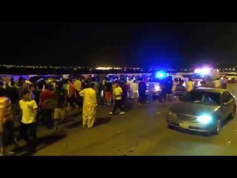 بالفيديو  4 شباب يلعبون كرة القدم مع جمل