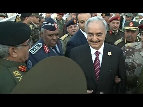شاهد لحظة وصول القائد العسكري خليفة حفتر إلى ليبيا