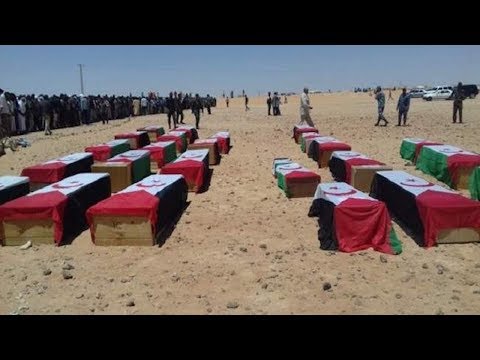 شاهدجبهة البوليساريو تدفن قتلى الطائرة العسكرية في الصحراء