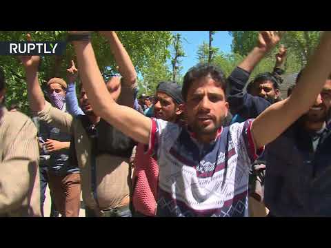 شاهد مواجهات بين المتظاهرين والشرطة