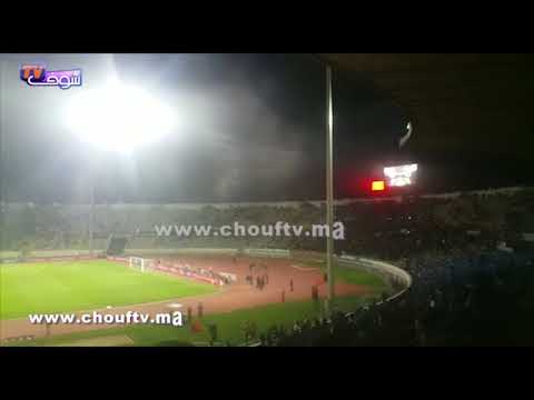 مشجعو الرجاء صامتون خلال اللقاء مشتعلون في الاستراحة