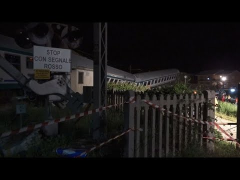 شاهد قتيلان وجرحى في خروج قطار عن سكته بإيطاليا